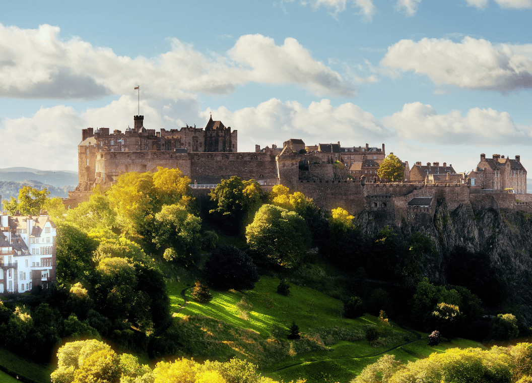 Descubre Escocia: castillos medievales, Highlands y whisky entre nieblas