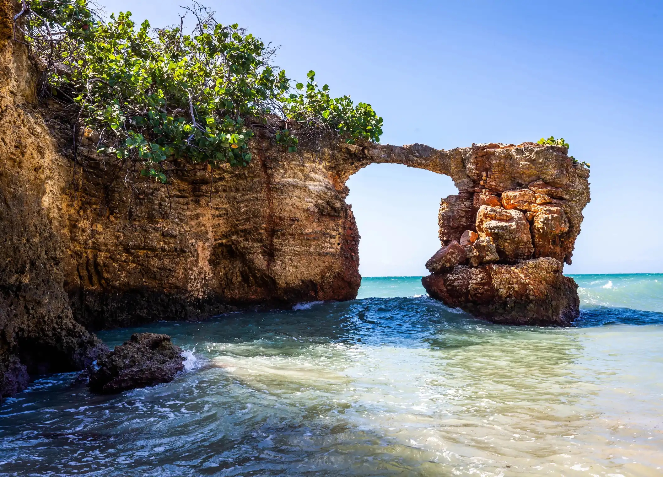 Cabo Rojo: playas, faros históricos y salinas rosadas