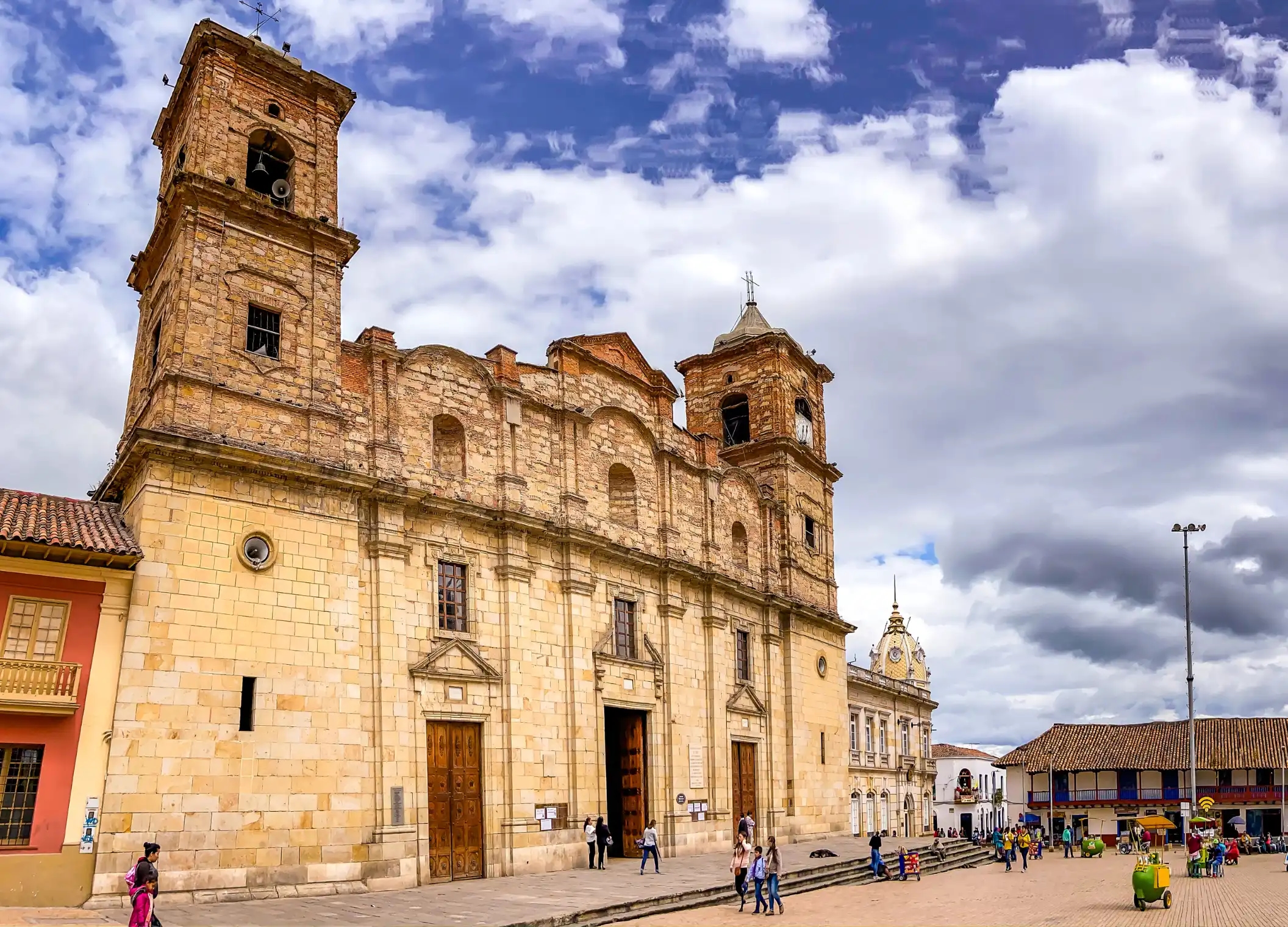 Zipaquirá: patrimonio subterráneo, arquitectura colonial y raíces salinas