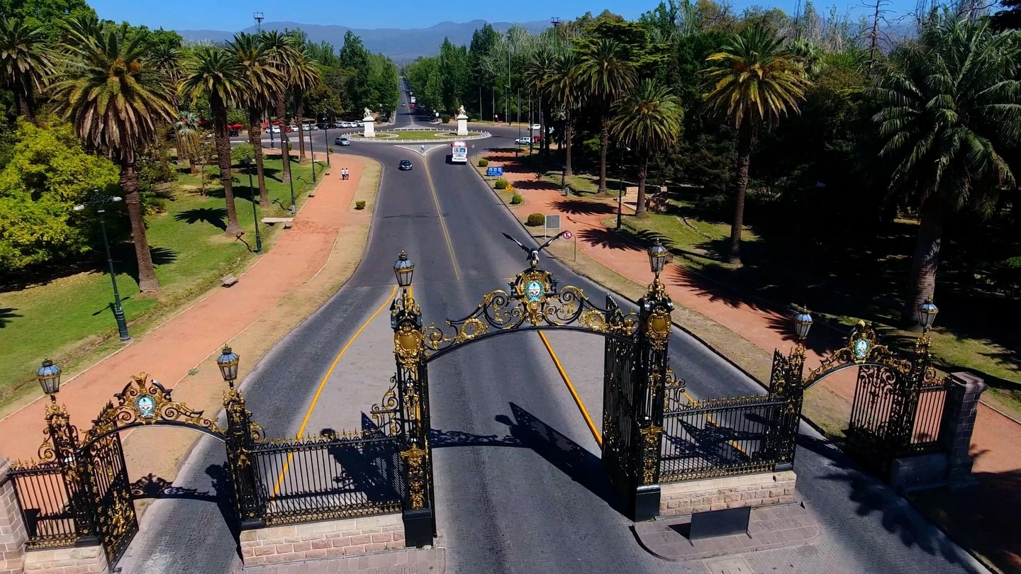 Mendoza: bodegas, montañas y actividades al aire libre