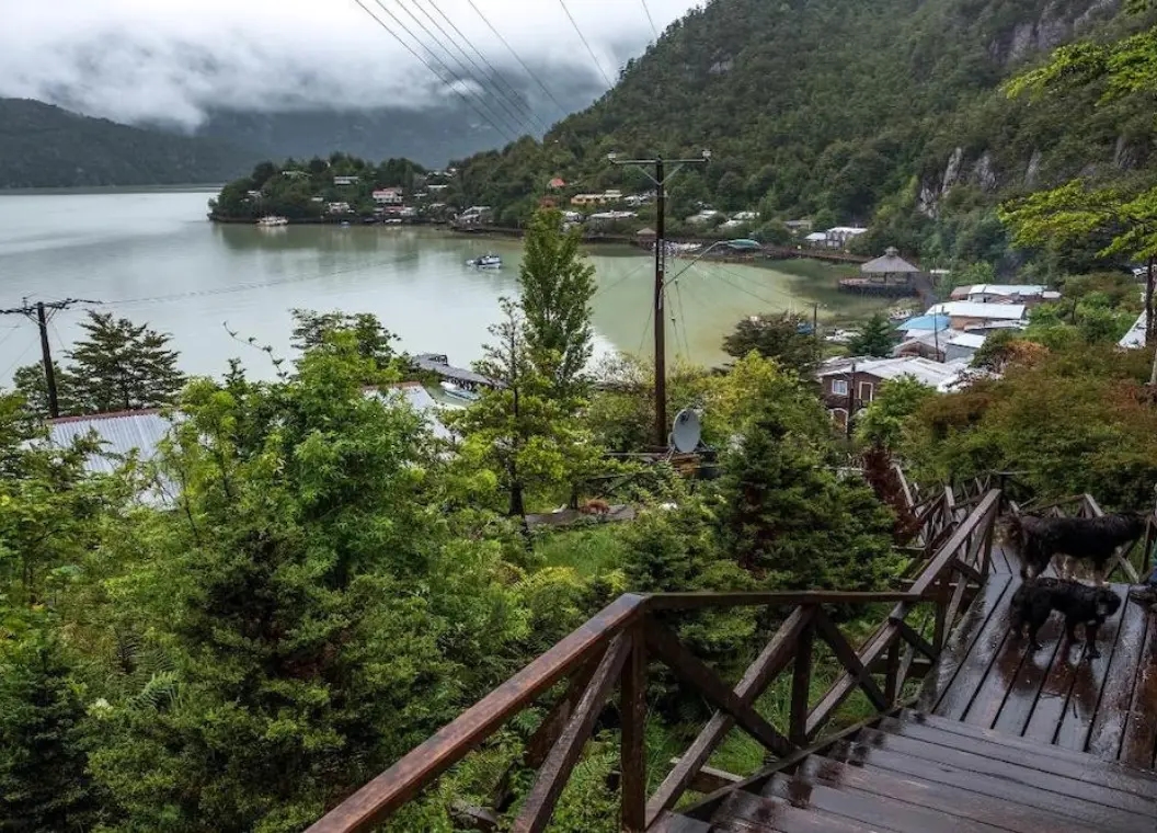 Tortel: la villa de pasarelas de madera, fiordos y glaciares