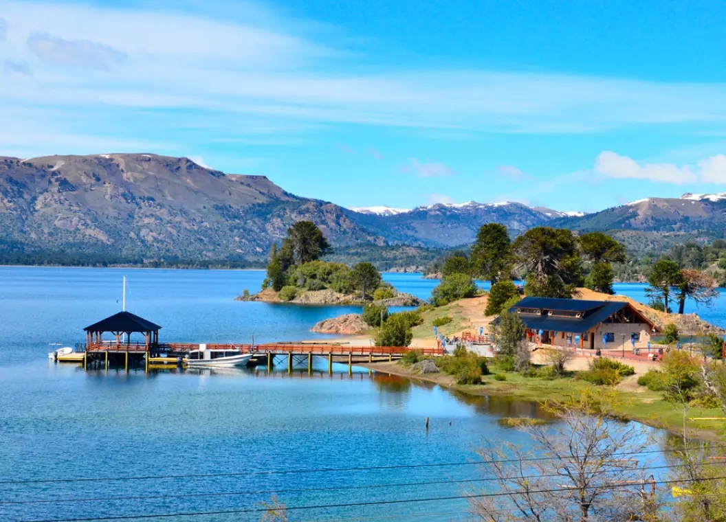 Villa Pehuenia: el pueblo de las araucarias y los lagos de Neuquén