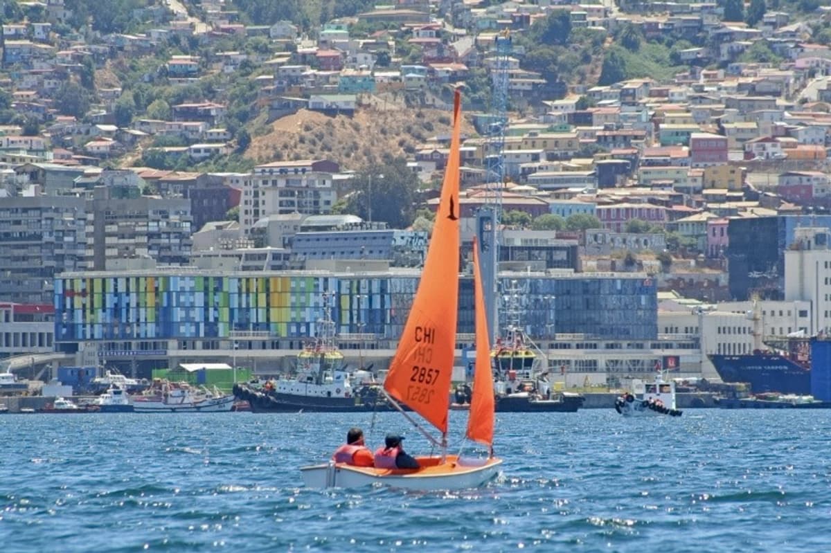 Navega en un Velero / Yate Hansa en Valparaíso: Aventura para Todos