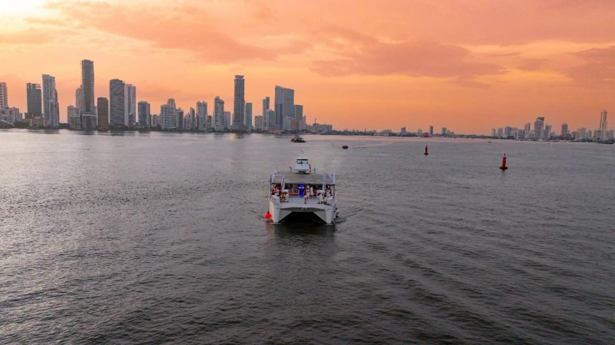 Tour de Rumba en Catamarán por la Bahía de Cartagena