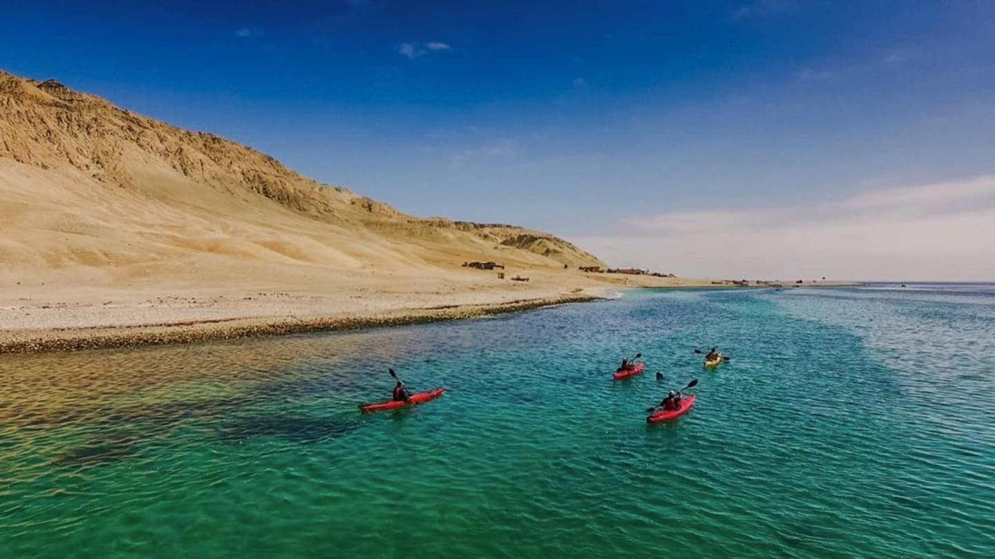 Travesía en Kayak por Playa Áncora: Naturaleza e Historia en el Litoral