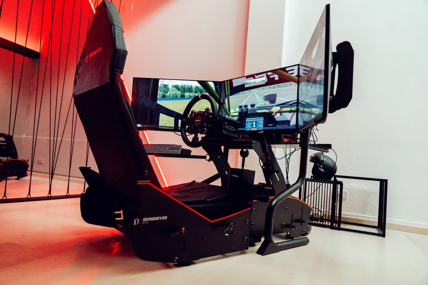 Simulador Hiperrealista de F1 y Avión en Iron Driver