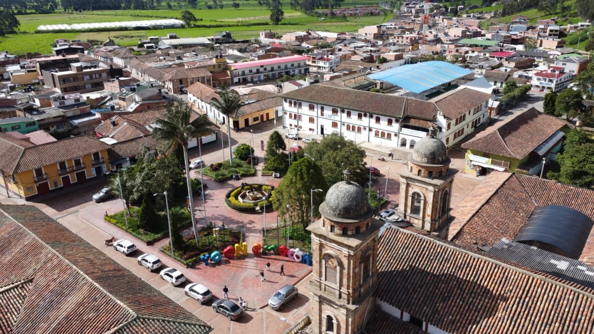 Tour Privado de Día Completo en Bogotá: Guatavita y Mina de Nemocón