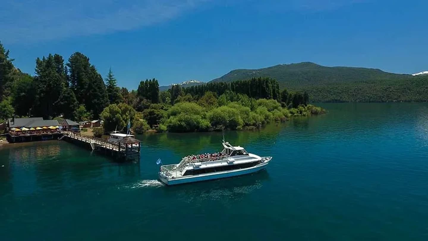 Excursión Lacustre en Barco a Quila Quina