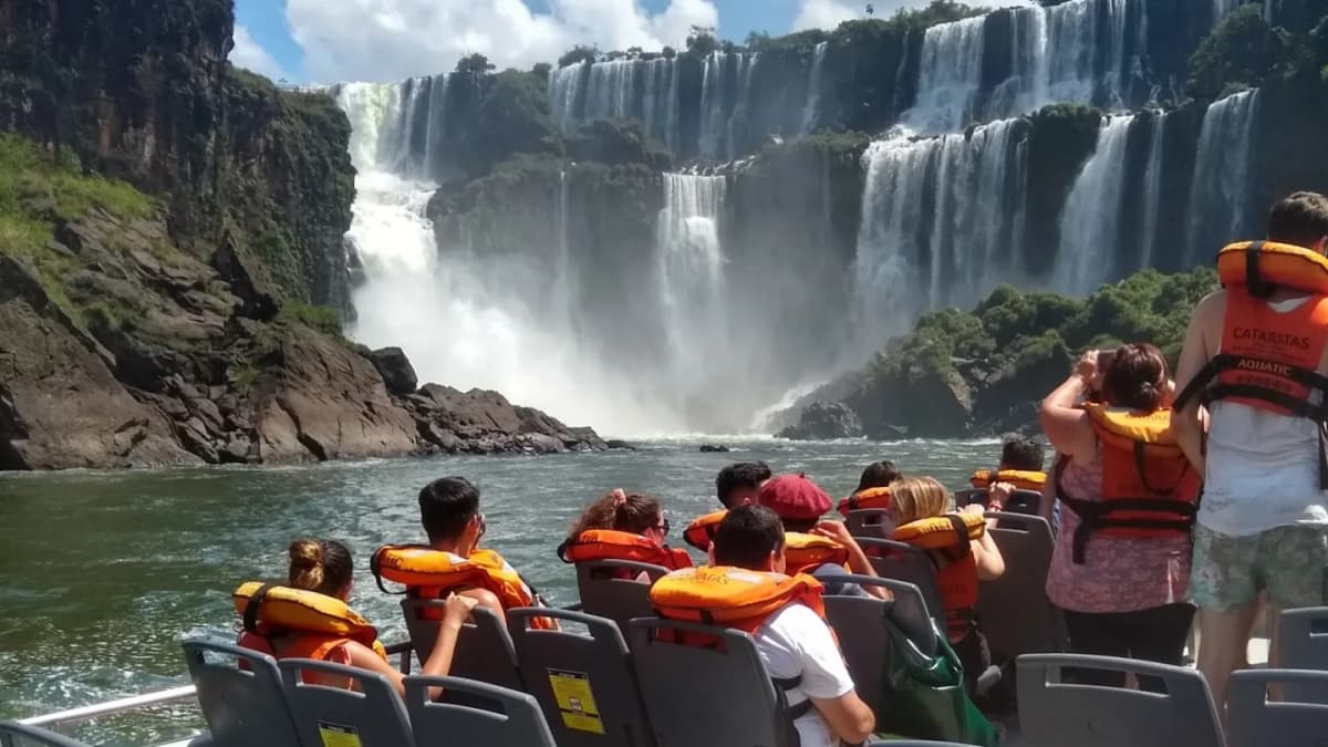 Iguazú Total: Cataratas, Gran Aventura y Navegación de regreso a Puerto Iguazú
