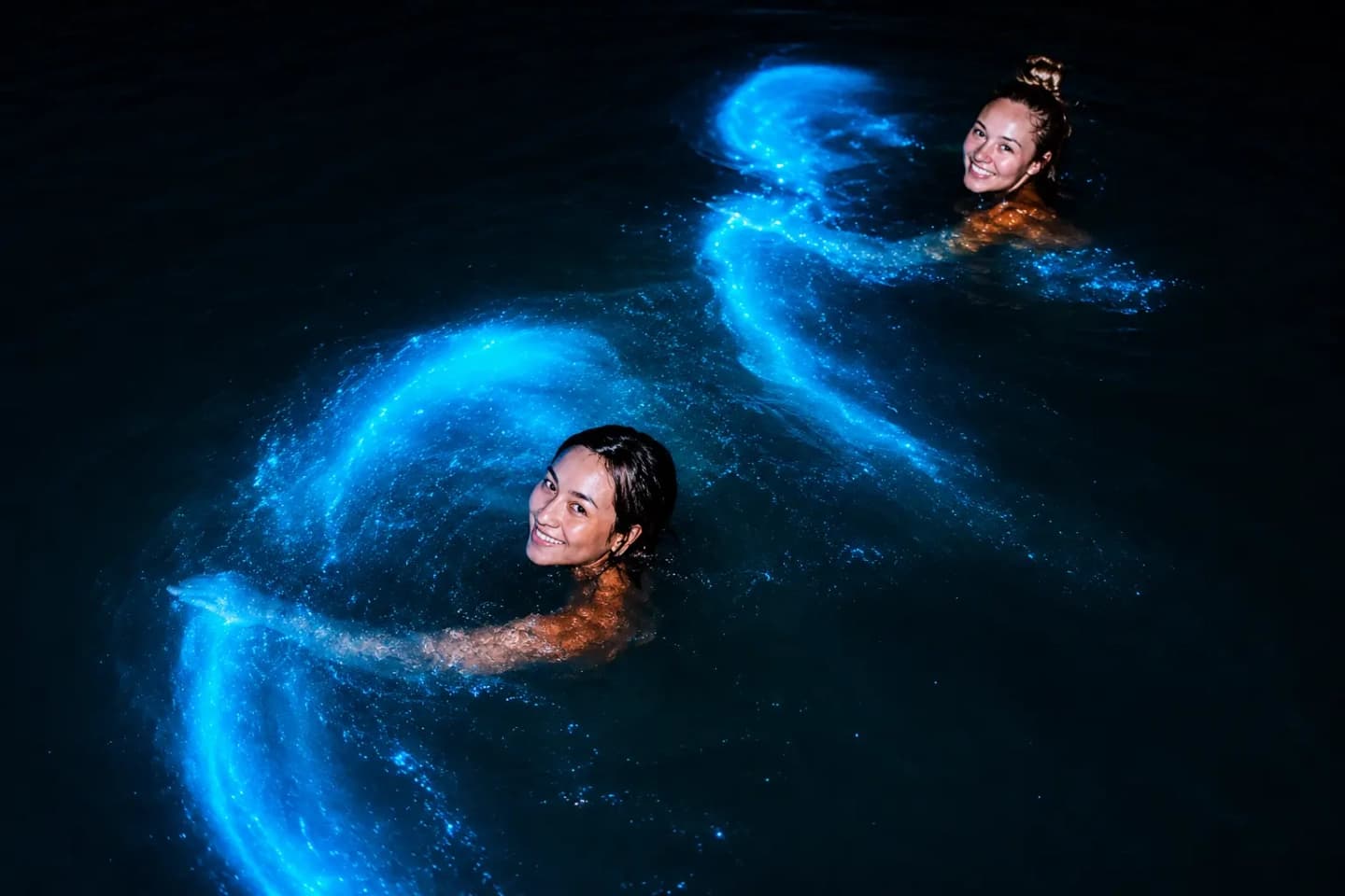 Baño con plancton bioluminiscente en Playa Blanca, Barú