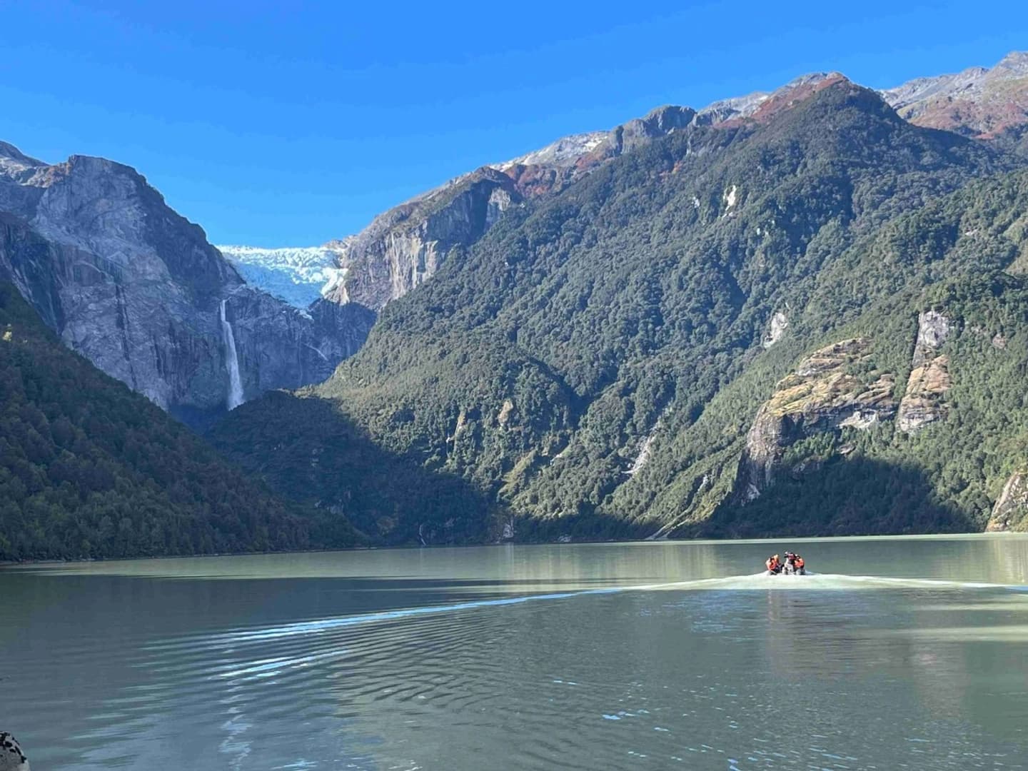 Explora el Parque Nacional Queulat: Naturaleza y el Imponente Ventisquero Colgante