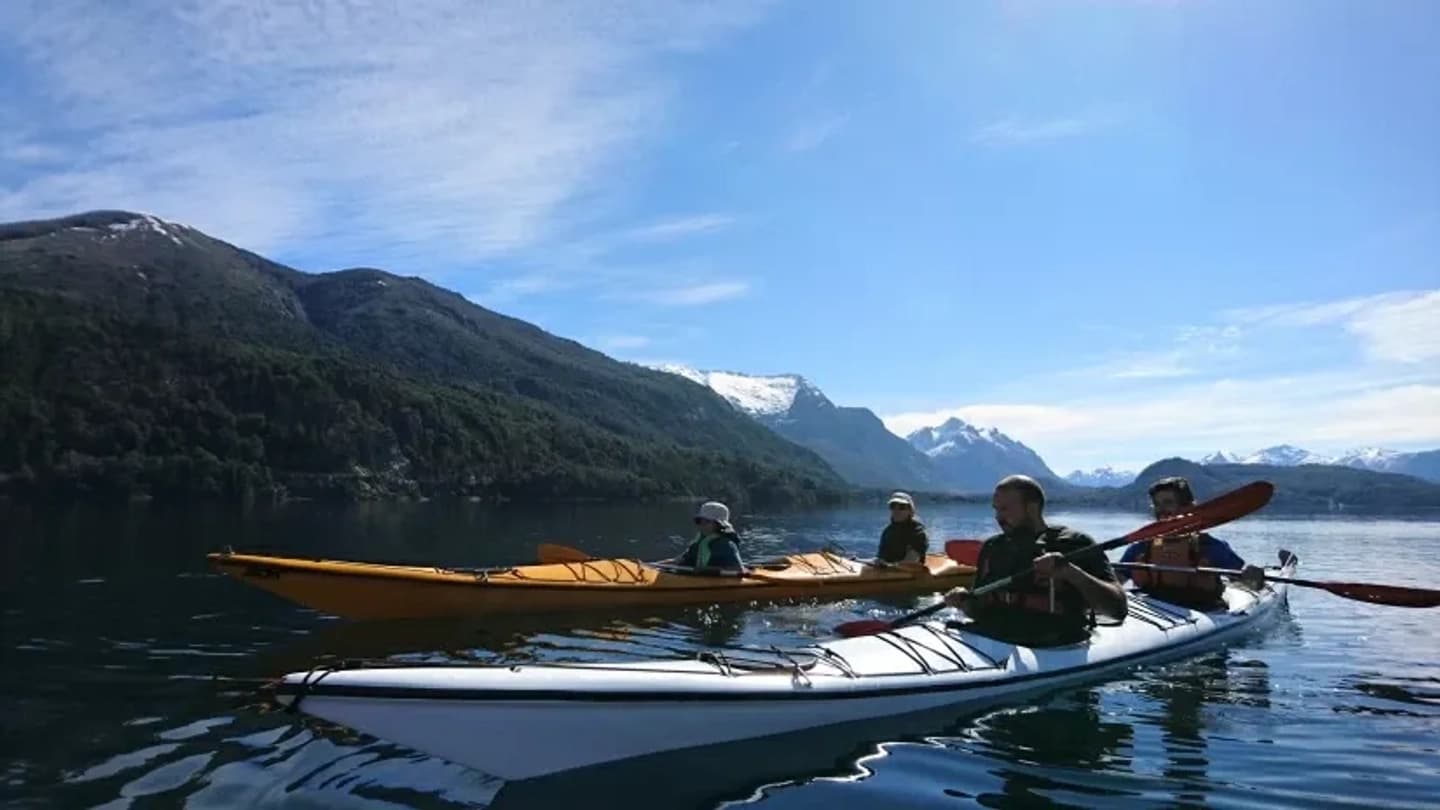 Travesía en Kayak por el Lago Moreno