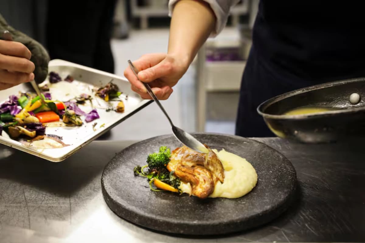 Night Tour at Viña Concha y Toro with Dinner and Legends