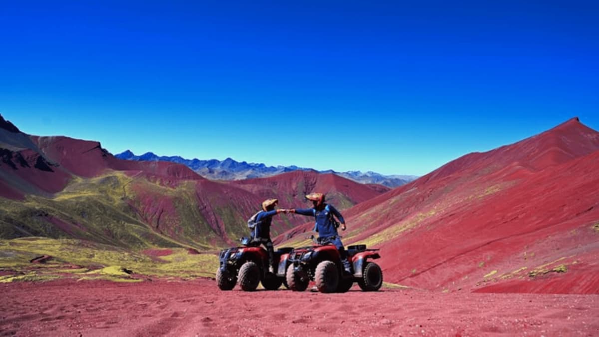 Passeio de Quadriciclo à Montanha das 7 Cores e Vale Vermelho em Cusco