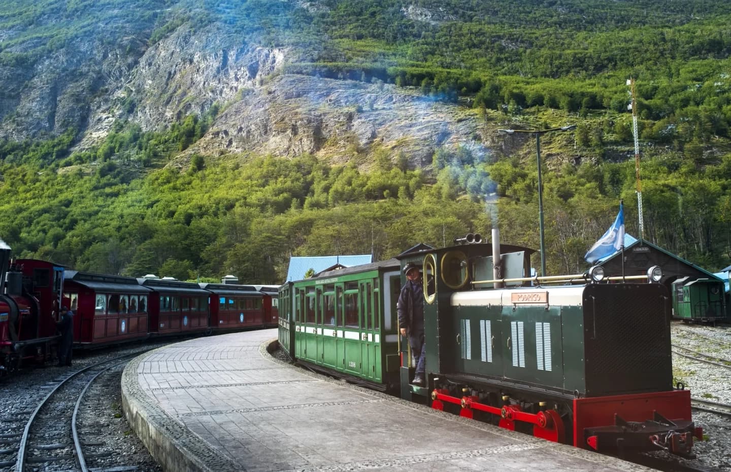 Ushuaia Imperdible: Parque Nacional, Tren Fin del Mundo y Navegación en Canal Beagle