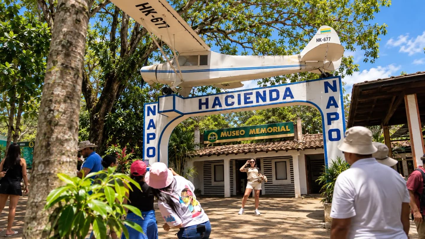 Tour al Parque Temático Hacienda Nápoles desde Medellín