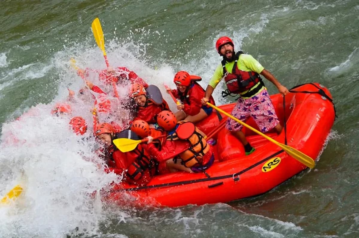 Aventura Completa: Rafting, Trekking y Catamarán