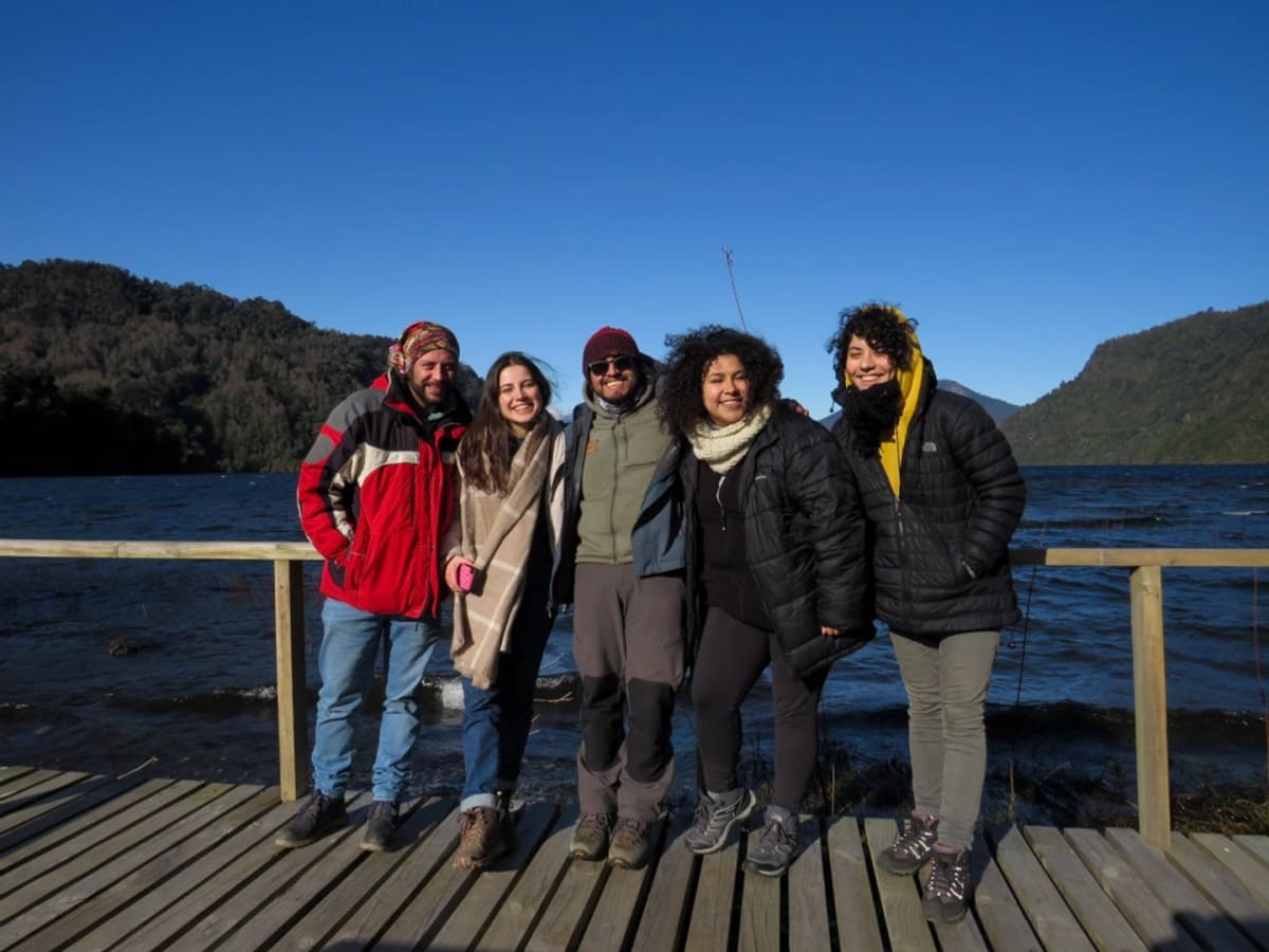 Tour en la cuenca del Lago Maihue: termas, cascadas y paisajes andinos