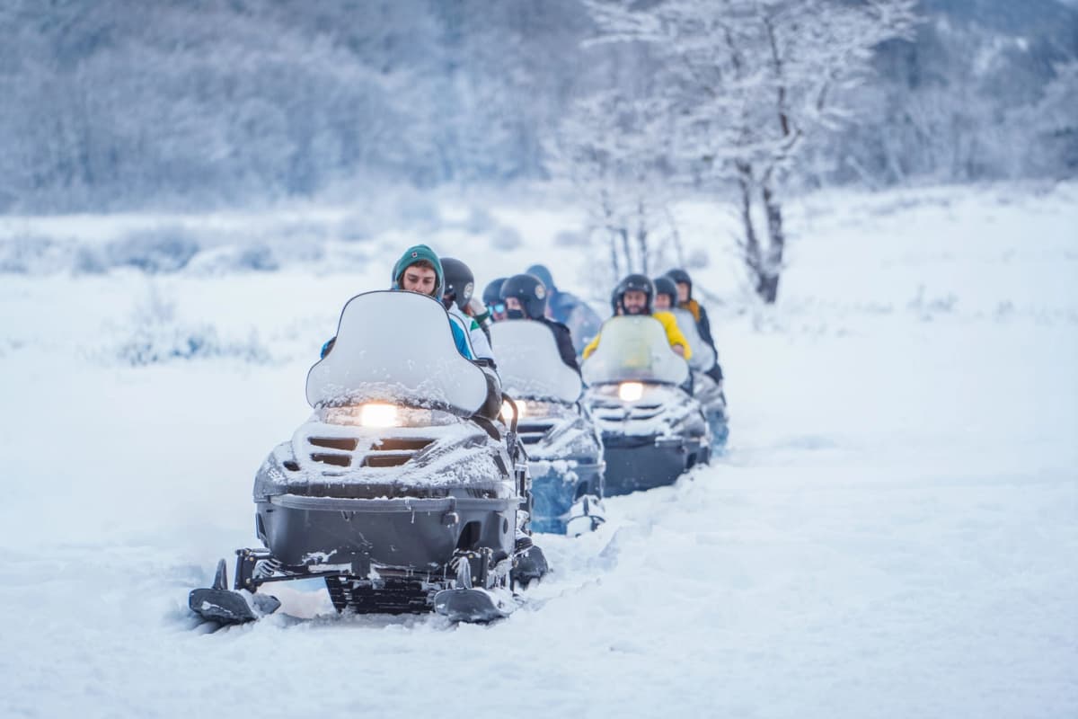 Experiencia Silencio Andino en Moto y Raquetas de Nieve con Cena en Llanos del Castor