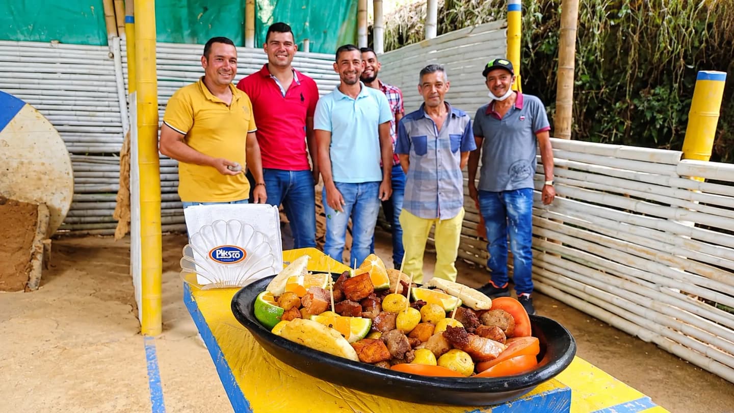 Tour privado de historia de fondas y cantinas en Manizales