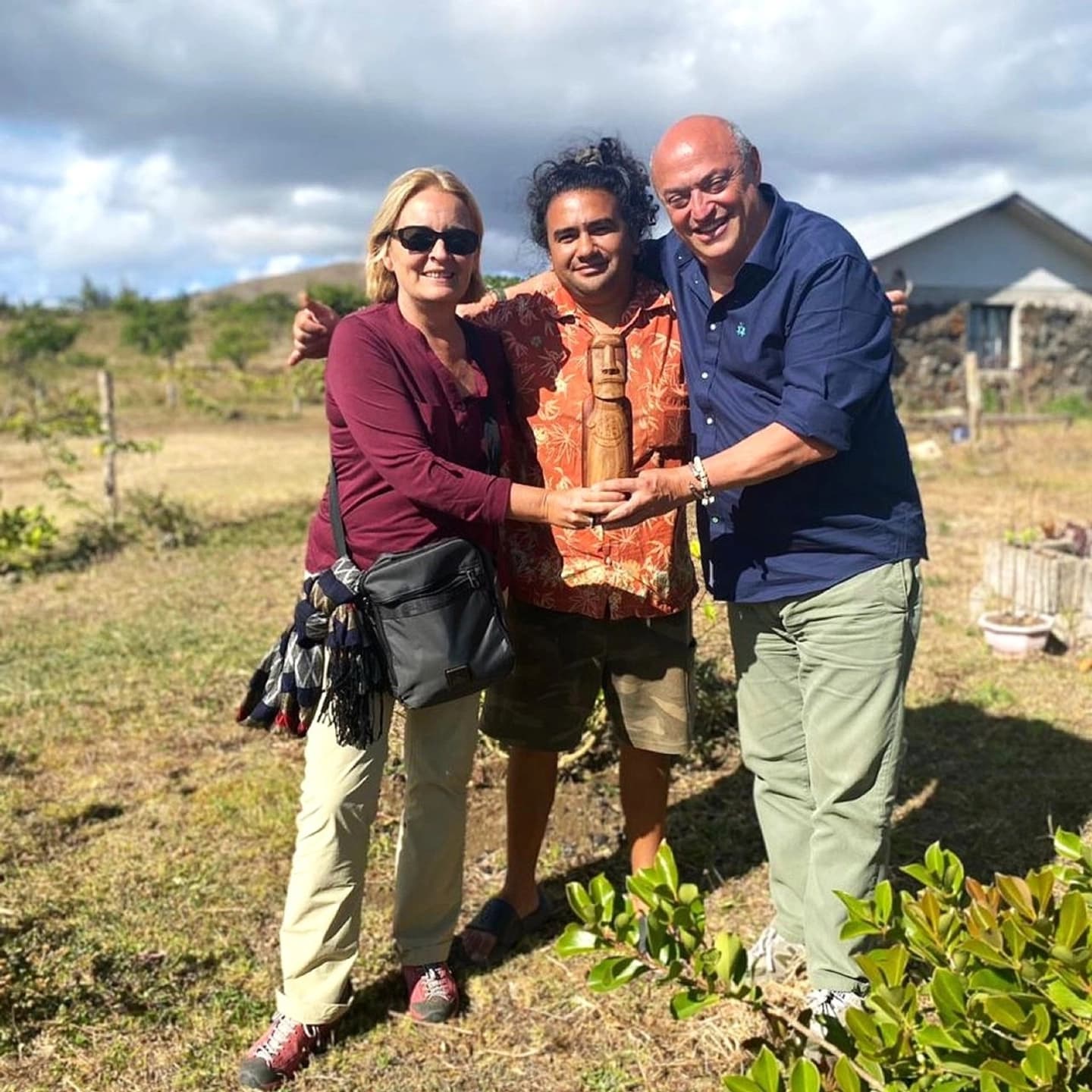 Experiencia cultural en Rapa Nui: crea tu propio moai de madera