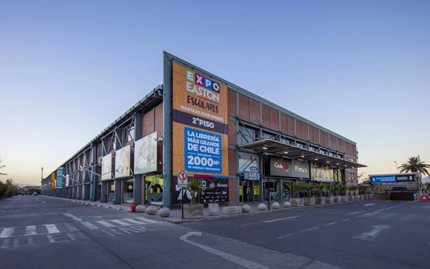 Tour de Compras en Santiago: Outlets y Malls a Elección