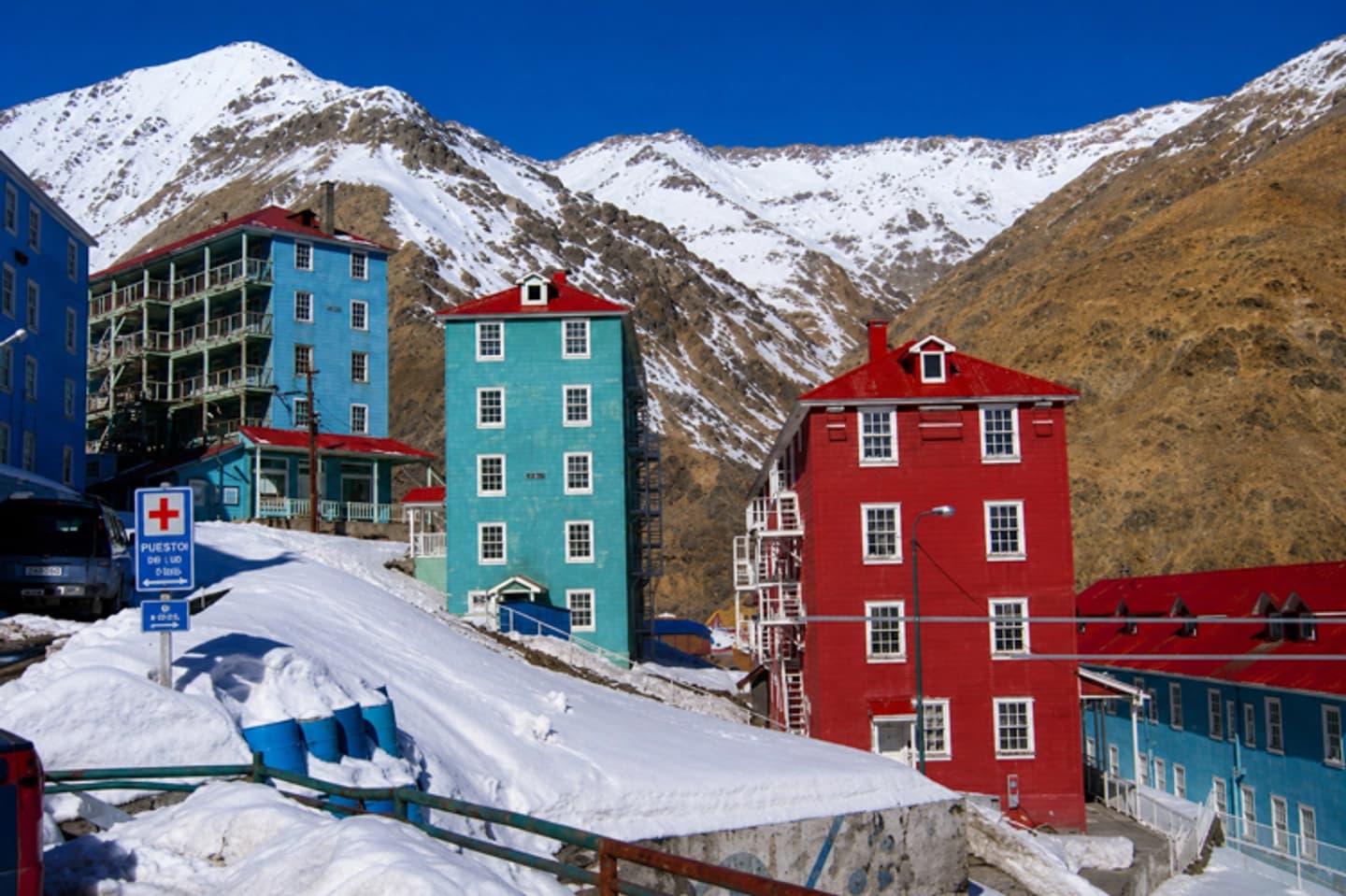 Tour Privado a Sewell desde Santiago: Patrimonio Minero en la Cordillera