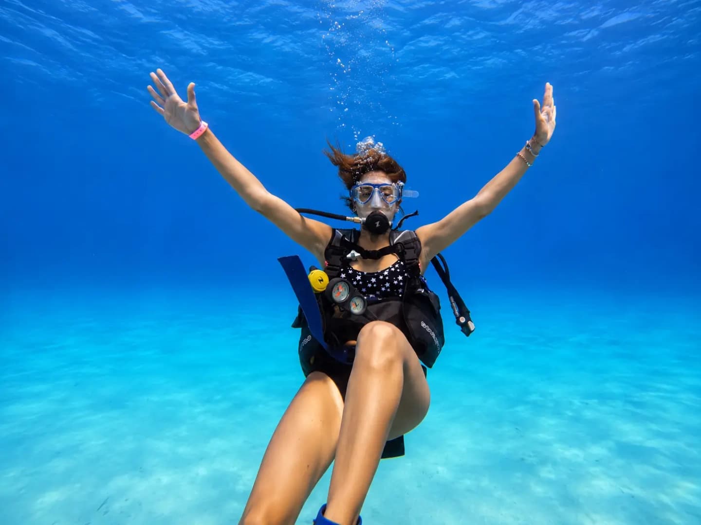 Inmersión en corales para buzos certificados en Playa Blanca Barú
