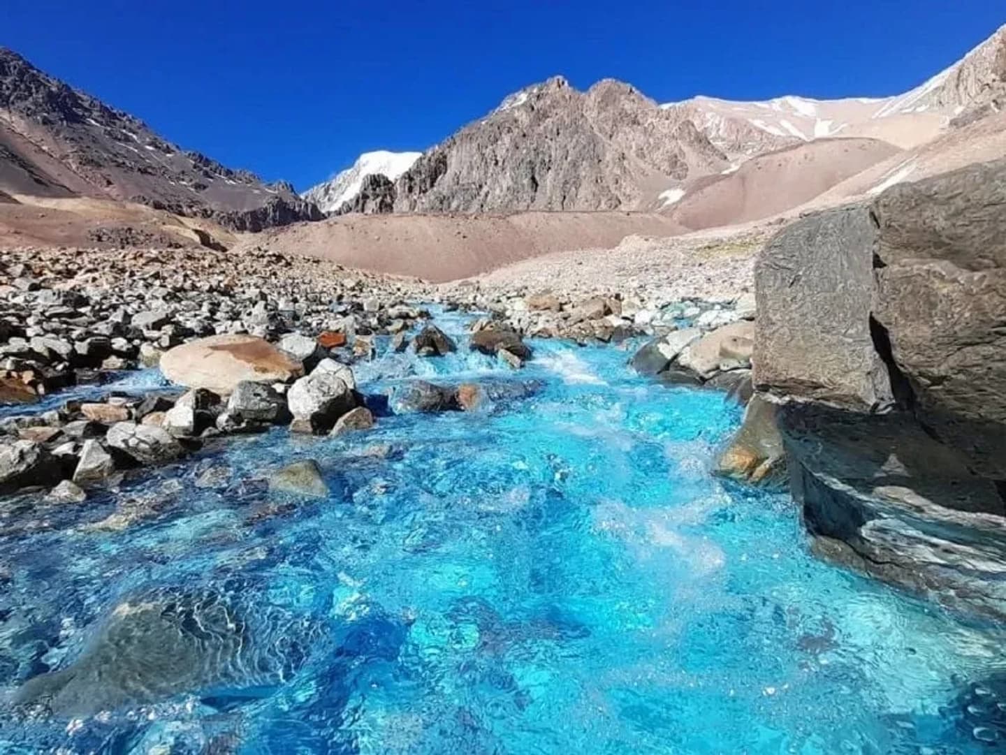Trekking al Arroyo Turquesa del Cerro Mercedario en San Juan