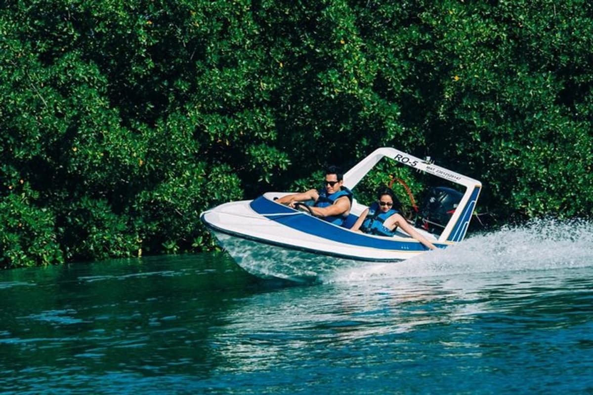 Tour en Lancha Rápida y Snorkel con Transporte desde Cancún
