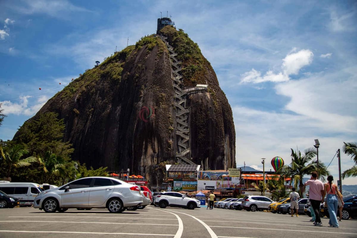 Tour a Guatapé y Piedra del Peñol desde Medellín con Navegación