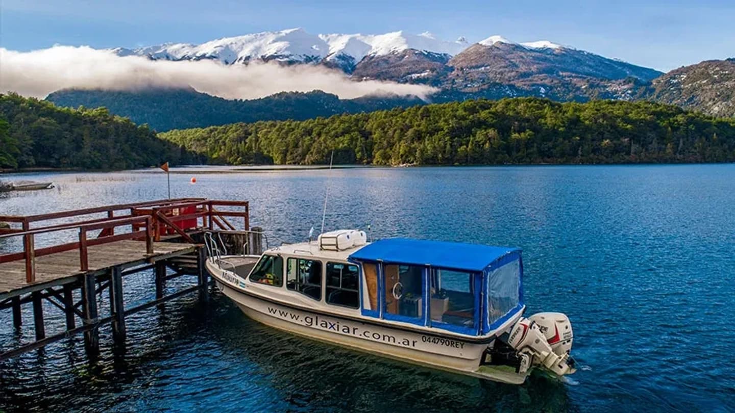 Navegación Lago Menéndez con Trekking al Glaciar Torrecillas y Laguna del Antiguo