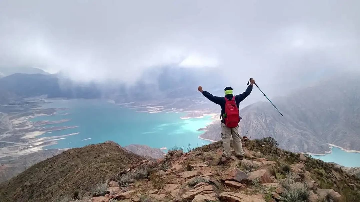Trekking a la Cumbre de Cerro Calavera en Mendoza