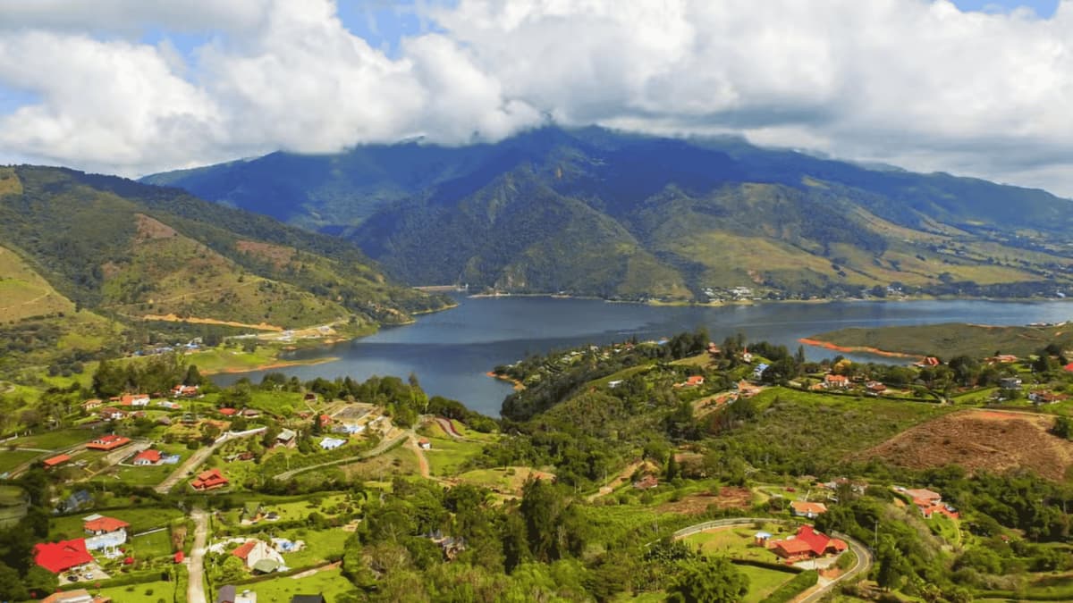 Excursión al Lago Calima y Museo Arqueológico desde Cali