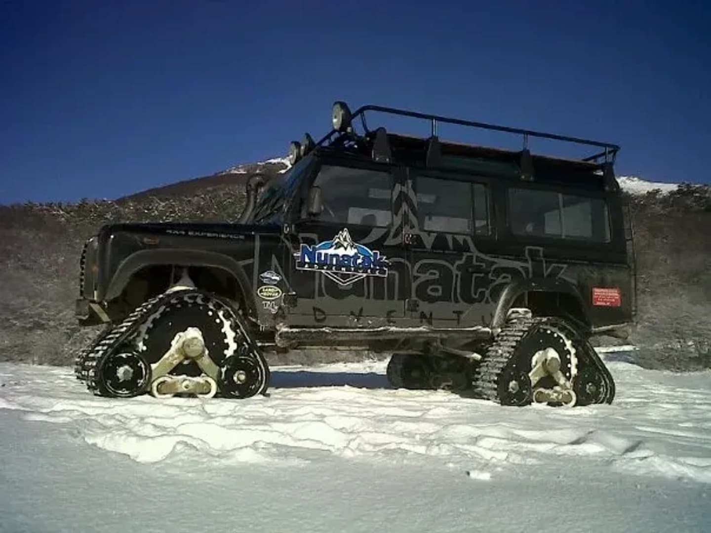 Experiencia Total de Nieve: Trineos, Motos, 4x4 con Orugas y Raquetas de Nieve con Almuerzo