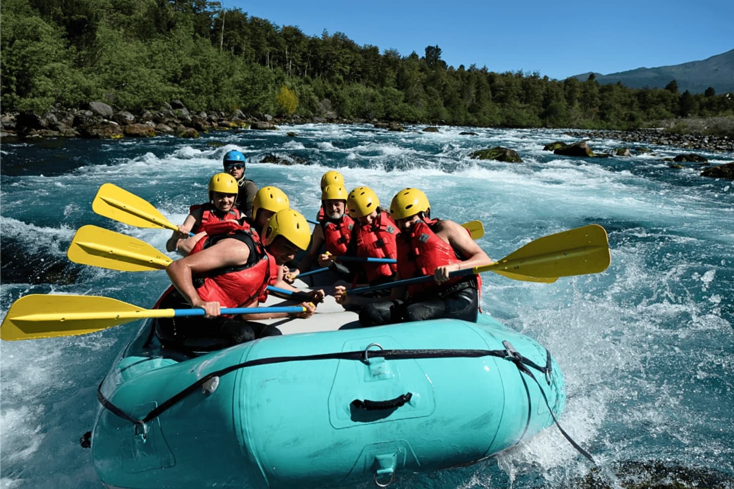 Rafting en el Río Petrohué: Aventura desde Ensenada hacia el Parque Nacional Vicente Pérez Rosales