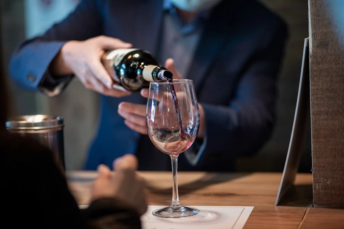 Arma tu Propio Vino en Viña Ravanal: Creatividad y Sabor en Placilla