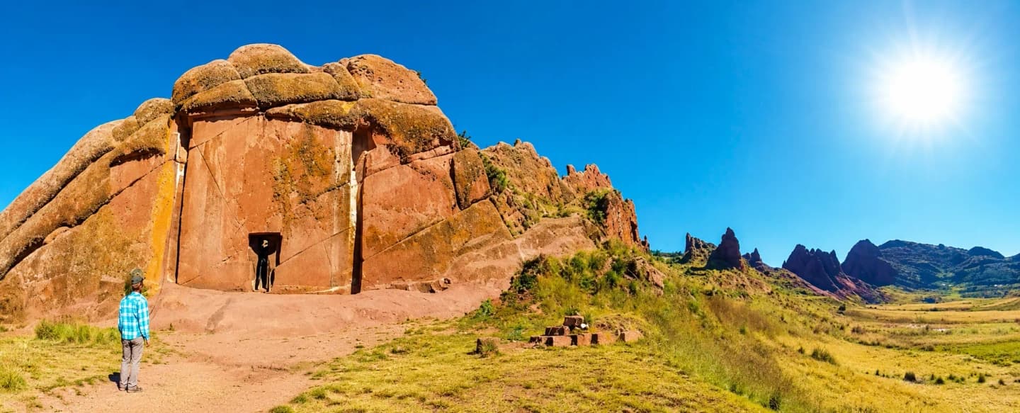Tour Ruta Aymara desde Puno con Chucuito Molloco, Aramu Muru y Juli