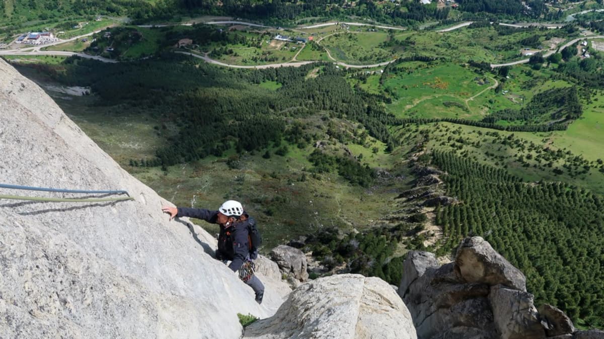 Escalada Multilargo en Cerro Mackay: Desafío Vertical en la Patagonia