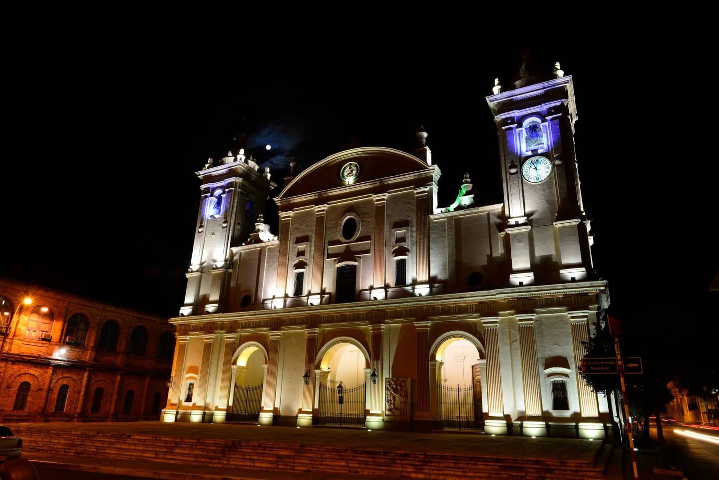 Tour Nocturno: Luces y Leyendas de Asunción