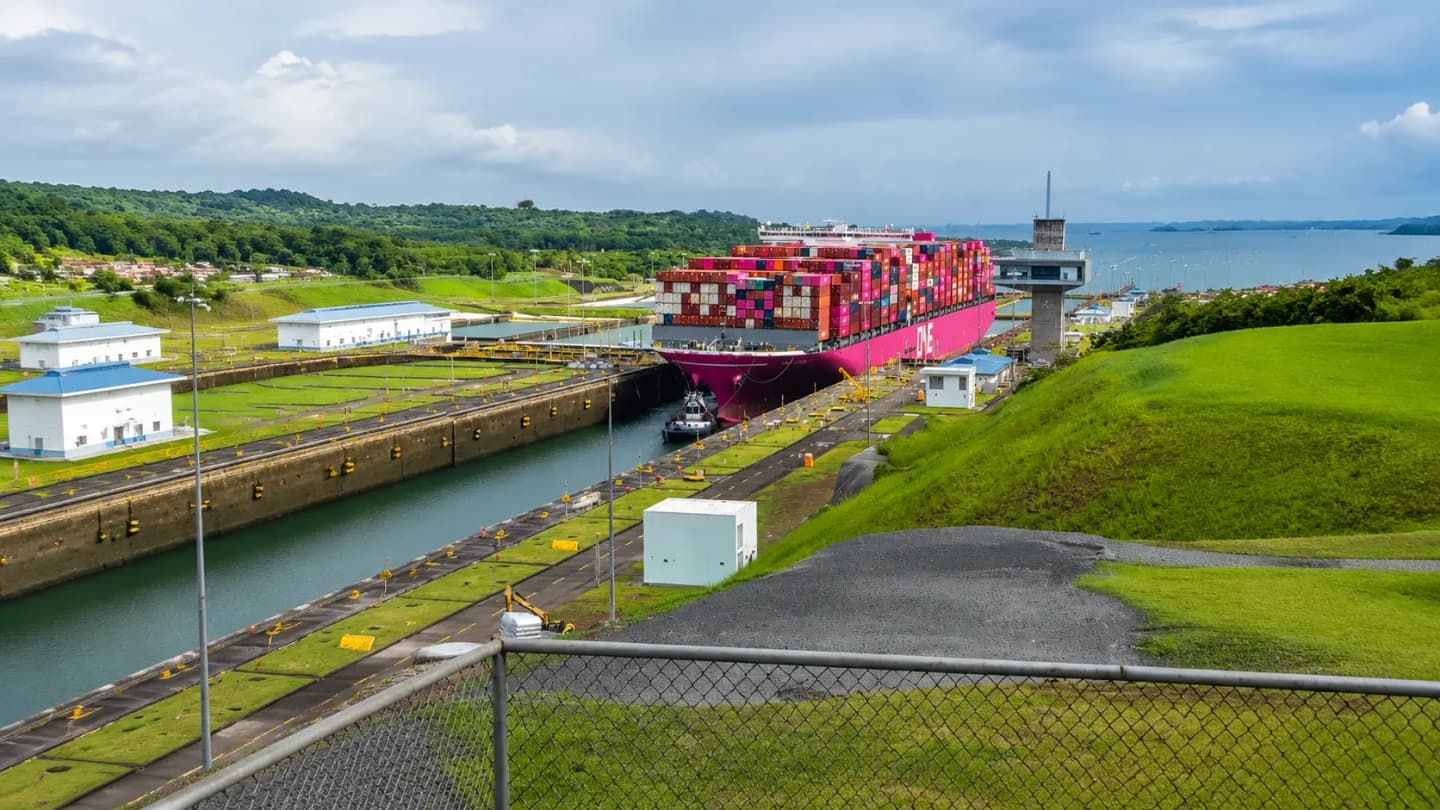 Centro de Visitantes de Agua Clara y Esclusas de Gatún desde Ciudad de Panamá