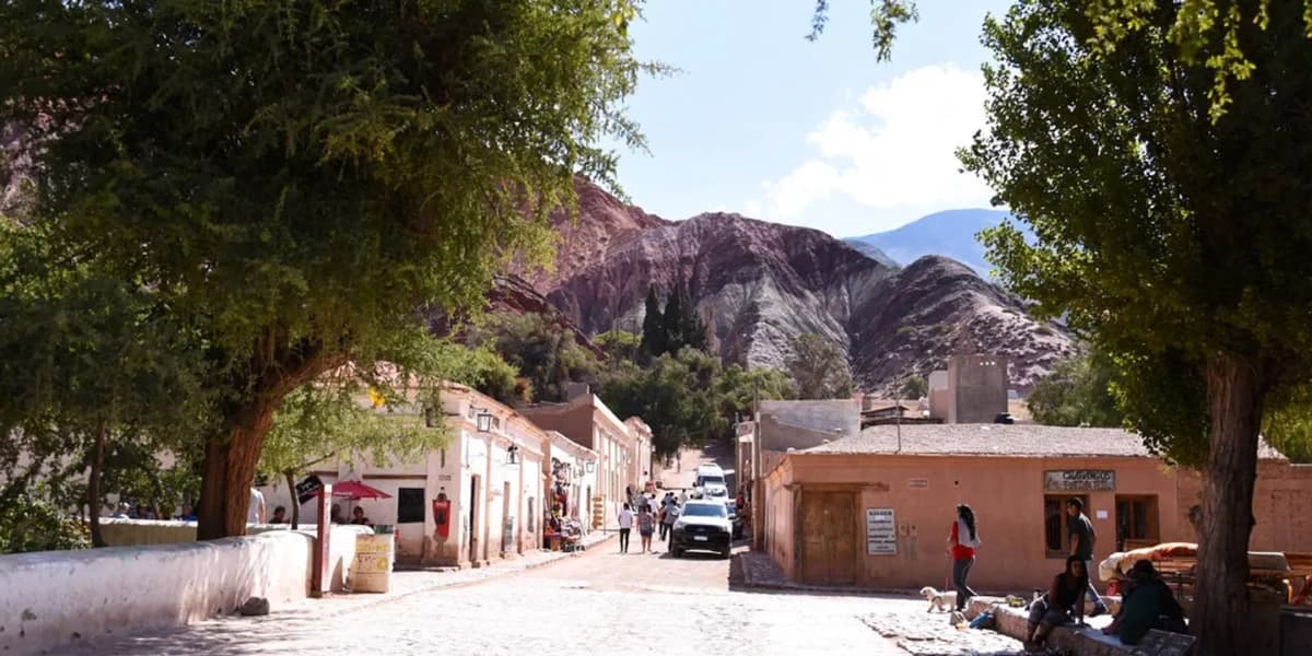 Quebrada de Humahuaca con Hornocal desde Jujuy