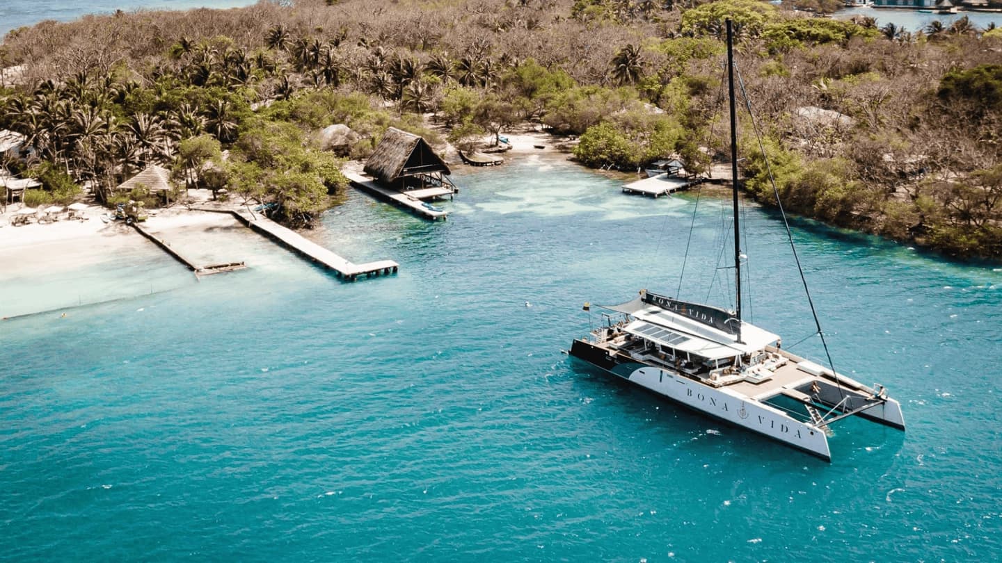 Navegación a Islas del Rosario en catamarán desde Cartagena con almuerzo