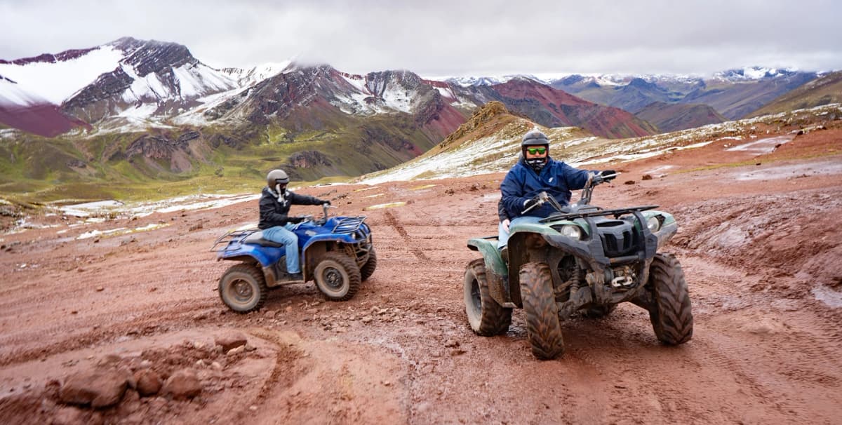 Tour de Aventura a la Montaña de 7 Colores en Cuatrimoto desde Cusco