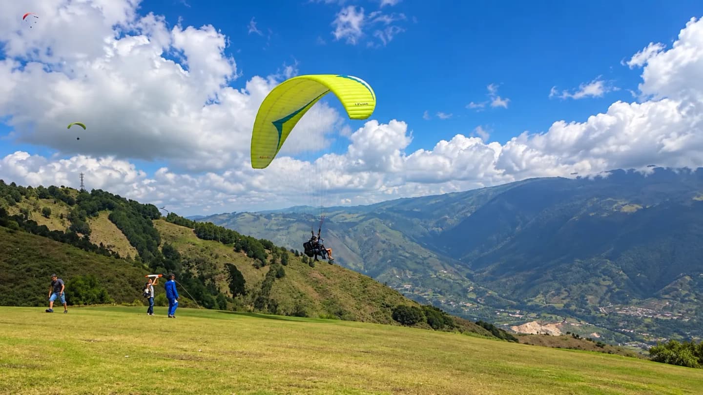 Tour de Parapente desde el cerro San Félix en Medellín