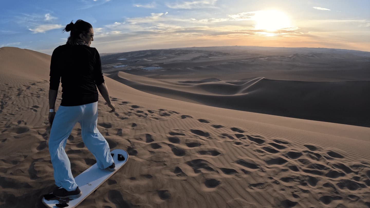 Ruta del pisco con buggies, sandboard y un atardecer en Huacachina desde Ica