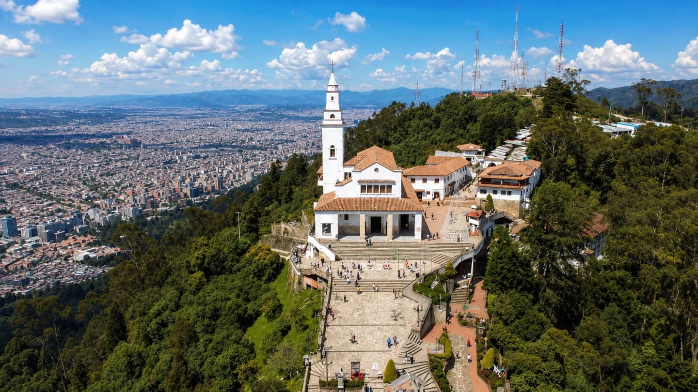 Tour por La Candelaria, Monserrate en Teleférico y museos en Bogotá