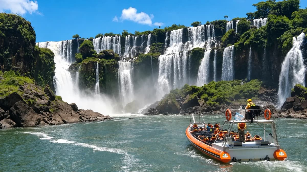 Excursión a Cataratas Lado Argentina y Navegación la Gran Aventura