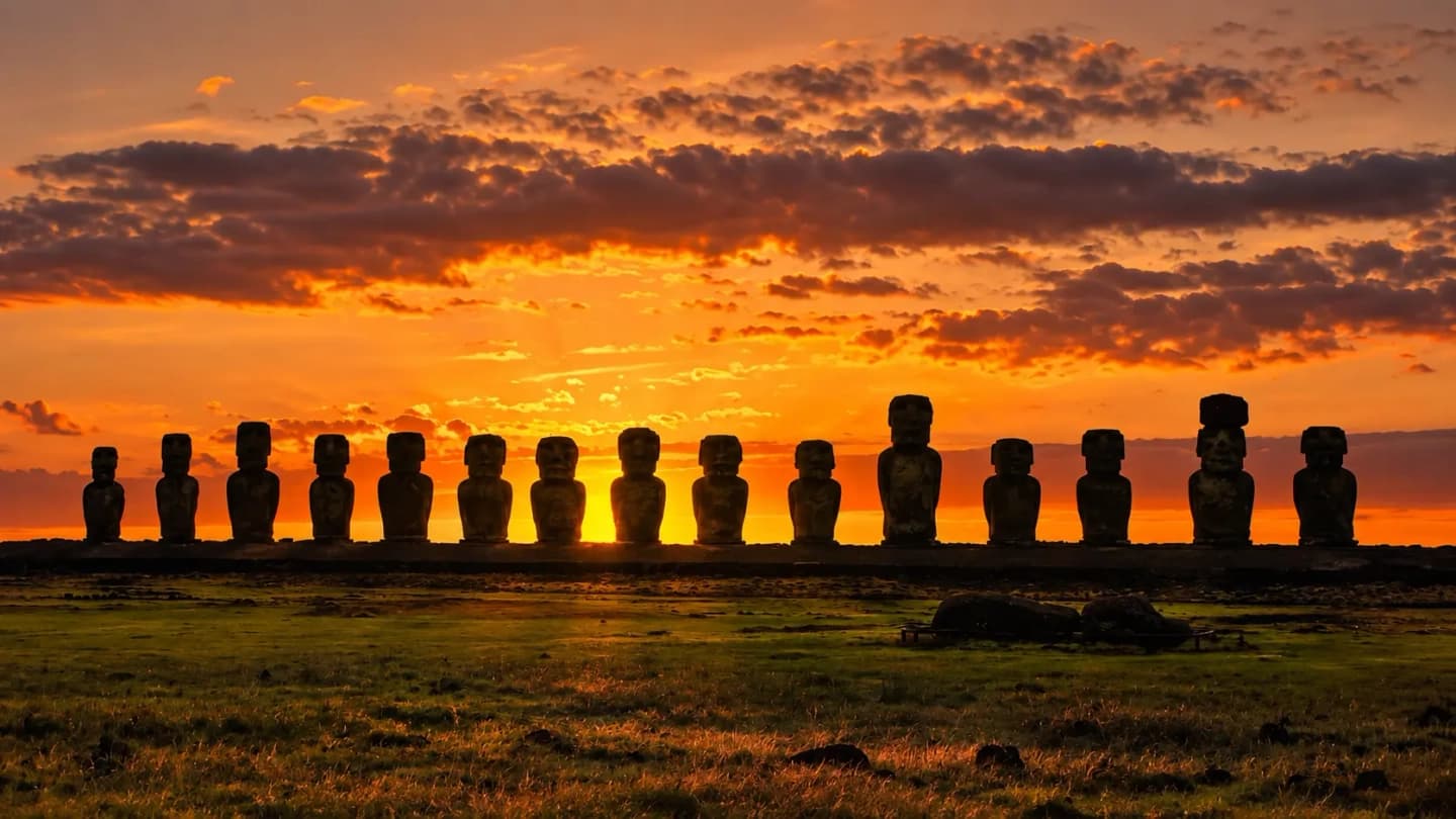 Rapa Nui en 3 días: Tour Tangata Manu y Tour Hotu Matua + Amanecer en Tongariki