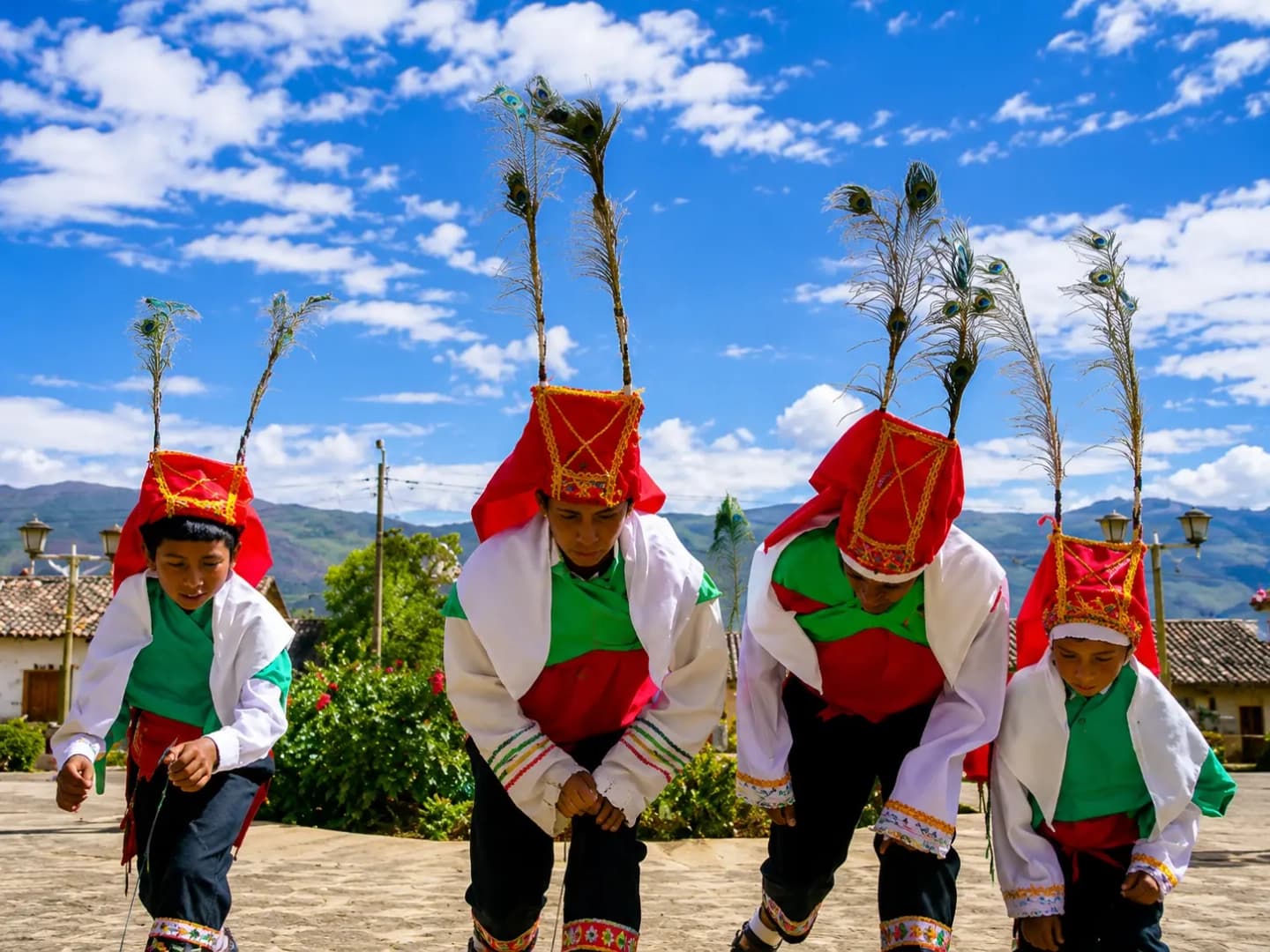 Ruta Chuquiaj con danza tradicional en Cuemal desde Chachapoyas